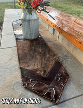 Load image into Gallery viewer, Table Runner 29