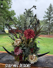 Load image into Gallery viewer, Horn Floral Arrangement 4
