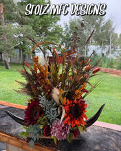 Load image into Gallery viewer, Horn Floral Arrangement 5
