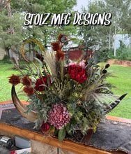 Load image into Gallery viewer, Horn Floral Arrangement 8
