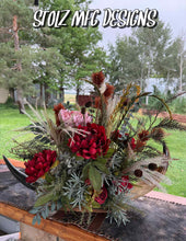 Load image into Gallery viewer, Horn Floral Arrangement 8
