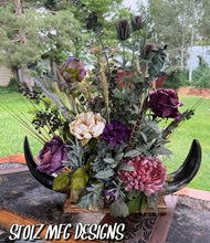 Load image into Gallery viewer, Horn Floral Arrangement 9
