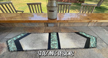 Load image into Gallery viewer, Table Runner 41
